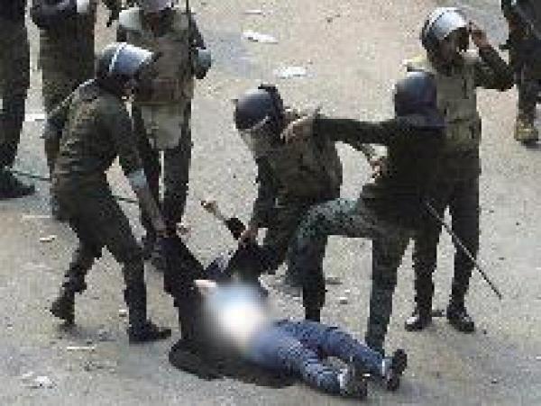 مصر: ارتفاع حصيلة الضحايا إلى 10 واستمرارالاشتباكات بين المتظاهرين والأمن