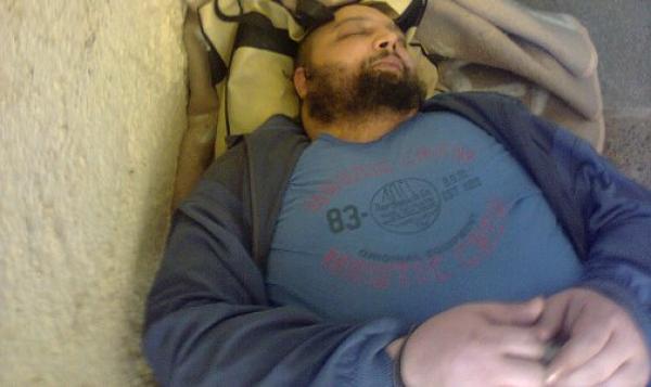 سجين مريض يترك يومين على الأرض مقيد اليدين بمستشفى بفاس