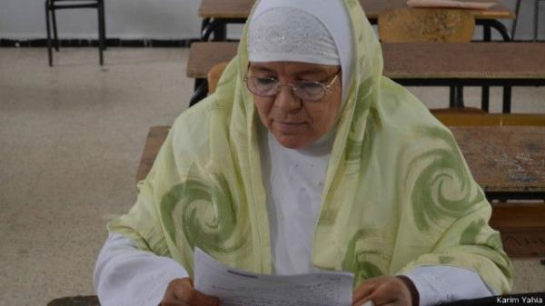 "الحاجة فاطمة" تجتاز البكالوريا وعمرها 72 عاما