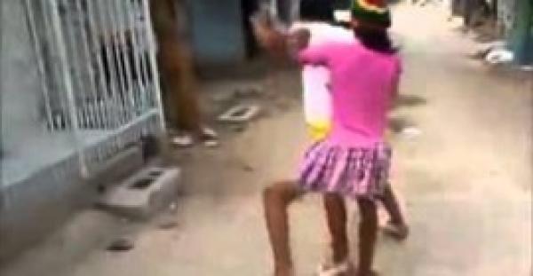 بالفيديو.. فتاة تنتقم من شاب أهان كرامتها بـ "قفا" و"شلوت"