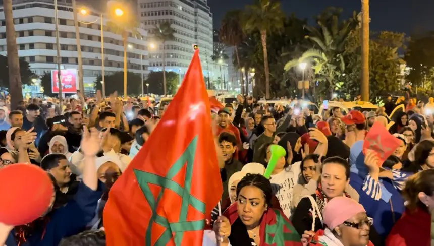ليلة بيضاء بالدار البيضاء .. فرحة عارمة بالقرار الأممي حول الصحراء المغربية ومسيرات تجوب الشوارع