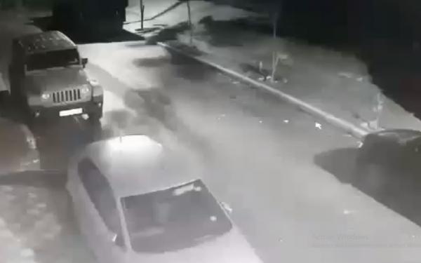 بالفيديو: عصابة تستهدف سرقة أجزاء السيارات المركونة ليلاً في شوارع طنجة !