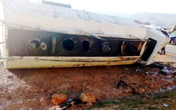 مأساة...انقلاب شاحنة لنقل البنزين في حادثة سير خطيرة والحصيلة مميتة