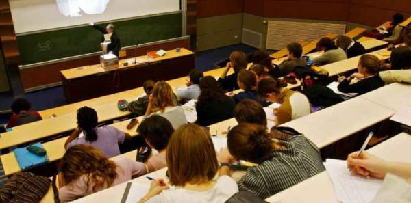 مصيبة...ضبط أستاذ جامعي معروف متلبسا بالسرقة داخل مركز تجاري كبير بتطوان