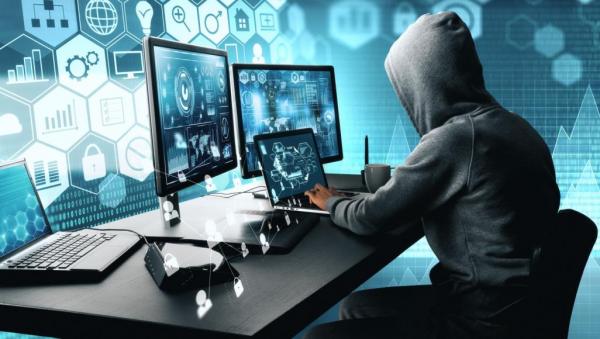 بفضل معلومات من "الأنتربول".. توقيف "هاكر" بمطار الدار البيضاء قبل فراره إلى تركيا