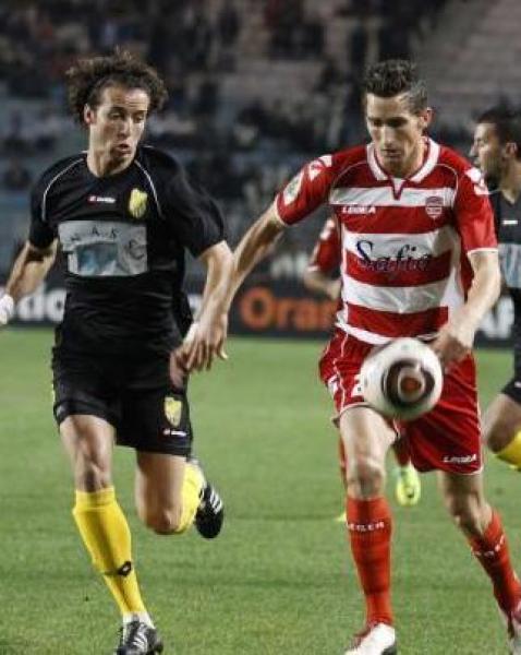 الإفريقي يطالب بتغيير حكم إياب نهائي الكونفيدرالية أمام المغرب الفاسي