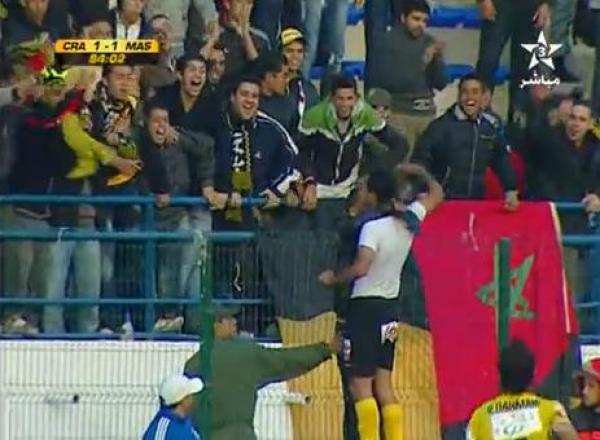 فيديو : الماص يفاجئ شباب الريف و جمهور الحسيمة يرشق لاعبي الفريقين بالحجارة