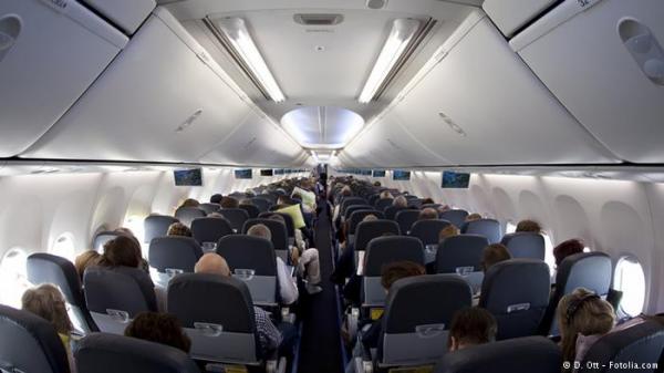 سيدة أمريكية تدعي اغتصابها في حمام الطائرة