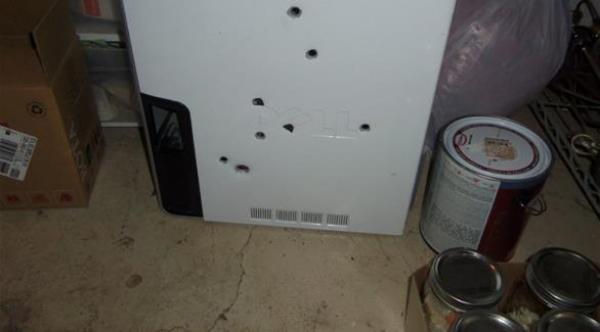 أطلق النار على جهازه لتوقفه عن العمل