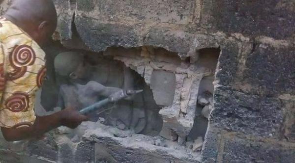 إنقاذ فتى بقي محتجزاً داخل جدار لمدة 3 أيام