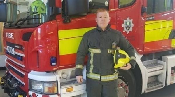 يتم استدعاؤه للتعامل مع حادث خطير، فيكتشق أن إحدى ضحايا الحادث ابنة شقيقه.