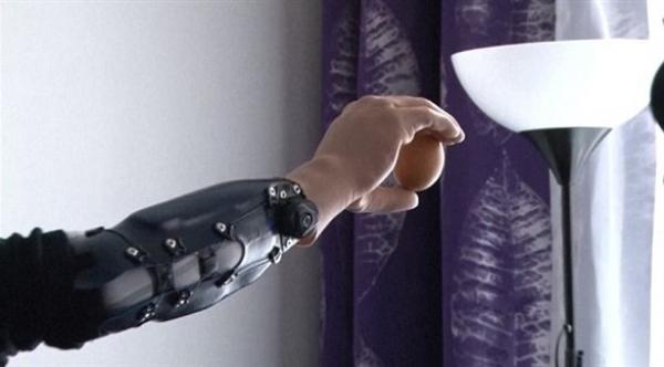 يد صناعية قادرة على استقبال "الحس العميق"