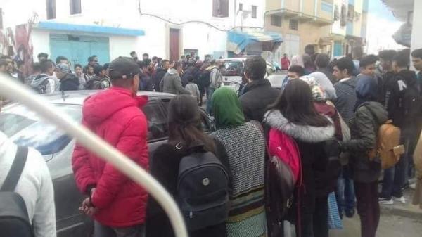 قبيل آذان المغرب .. "خضار" يطعن بائع خبز بأحد أسواق تطوان