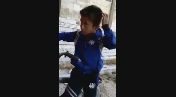 كلام مؤثر جدا : طفل سوري يتحدث بطريقة مبكية عن شهداء الحرب