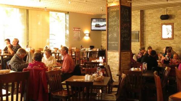 ثلث المغاربة يضطرون إلى الأكل خارج البيت