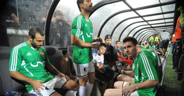 بالفيديو: فوز أصدقاء ميسي على أصدقاء نيمار 8-5 