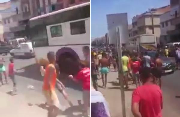 شاهد ماذا فعل مراهقون بحافلة مرت من أمام حيهم