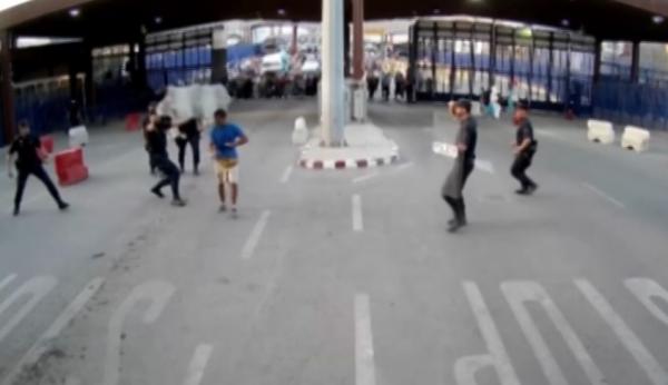 شخص يهاجم شرطة إسبانيا بسكين على الحدود في مليلية المحتلة