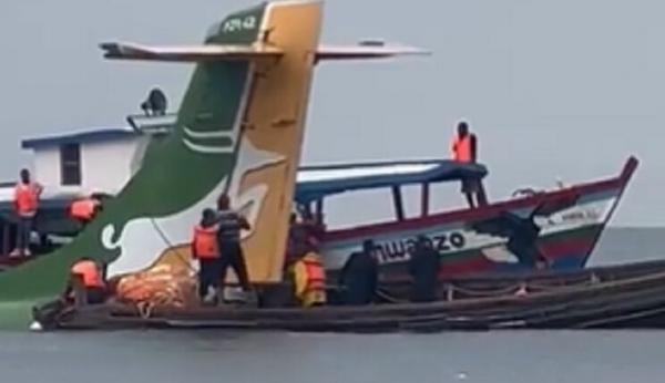 بالفيديو: شاهد تحطم طائرة ركاب في بحيرة فكتوريا بتنزانيا