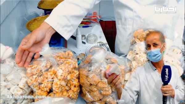 بائع حلويات: هاد الحلوى جابوها اليهود المهاجرين للمغرب وكان عندنا معاهم غير حسن الجوار والمعاملة