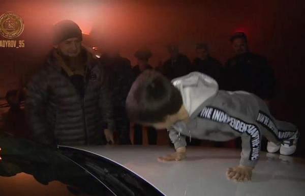 بالفيديو.. رئيس الشيشان يهدي الطفل الخارق سيارة مرسيدس