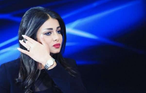بالفيديو.. ردة فعل مذيعة عراقية بعد  توصلها بخبر وفاة شقيقها