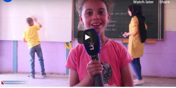 أستاذة "سارة" التي أبهرت المغاربة بخطها الرائع ترد على من وصفوا تلميذتها ب"النابغة"