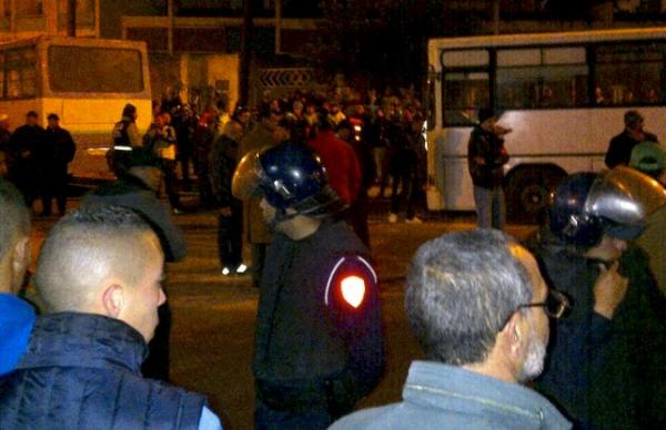 بالفيديو: تدخل القوات العمومية لتنفيذ المقرر القضائي القاضي بإعادة الحافلات لأرباب الشركات