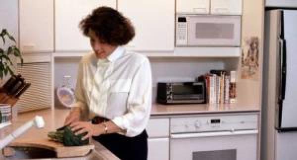 زوجات لا يجدن الطبخ و أزواج يحتجون في رمضان 