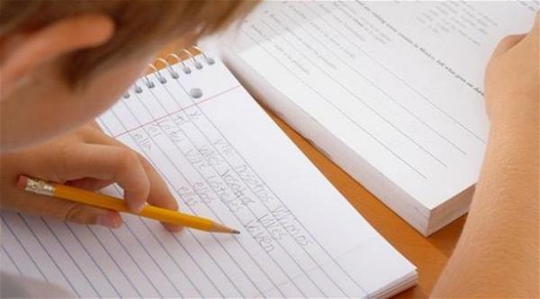 معلم يطلب من طلابه كتابة رسالة انتحار كوظيفة مدرسية