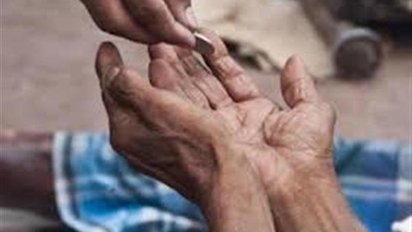 ضبط مُتسول في المسجد الحرام بمكة بحوزته مبلغ كبير..ورسالة شكر لمن أوقع به