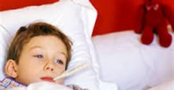 5 أطعمة ممنوع تناولها أثناء إصابة الأطفال بارتفاع درجة الحرارة