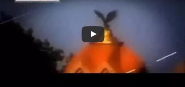 مثير وبالفيديو.. في هذا القصر المزين بالذهب يعيش تاجر مخدرات يروج أنه من كتامة