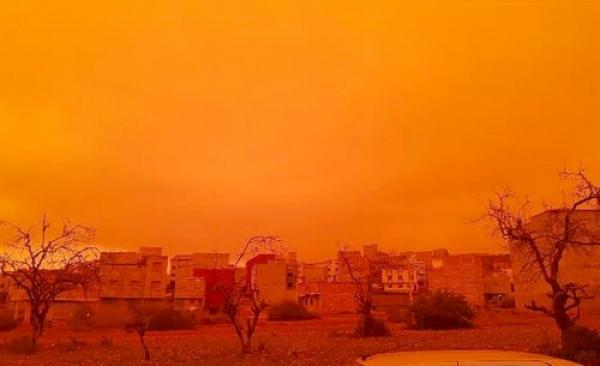 تغير مفاجئ في لون السماء يثير حيرة المواطنين شمال المملكة(صور)