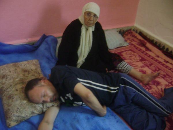 بالفيديو : ماساة سائق سيارة أجرة صغيرة ببني ملال مع السرطان واهمال مستشفيات الدار البيضاء