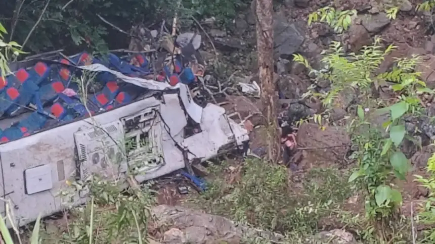 كولومبيا.. مقتل 17 شخصا وإصابة 20 آخرين في حادث حافلة مدرسية