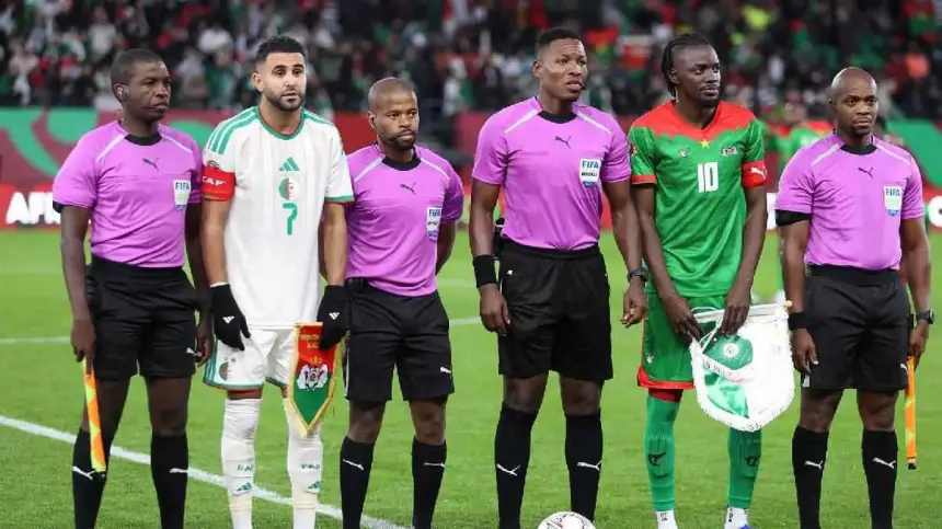 أحدهم أدار مباراة للجزائر .. عقوبات من "الكاف" تطال لاعبين بسبب الإساءة للحكّام في "كان المغرب"