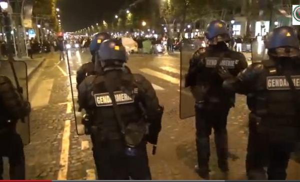 أعمال شغب الجزائريين في شوارع العاصمة الفرنسية باريس أثناء خروجهم للشوارع للاحتفال بتأهل المنتخب لمونديال البرازيل