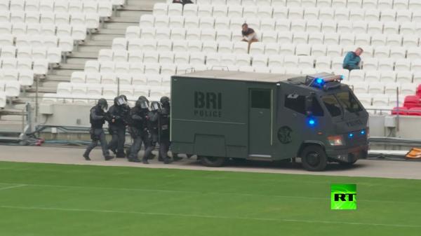 بالفيديو: القوات الفرنسية تحاكي هجوما إرهابيا باستاد أولمبيك ليون