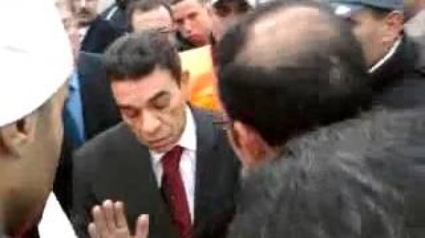 تاونات تستقبل الوفا بشعارات مطالبة برحيله