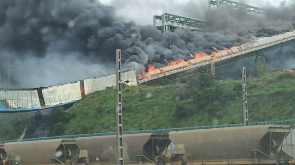 بالفيديو...المجمع الشريف للفوسفاط يسيطر في وقت قياسي على حريق مهول نشب في أنبوب خاص بنقل الكبريت بالجرف الأصفر