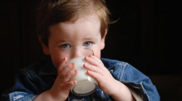 لماذا تهاجم حساسية الحليب الأطفال؟