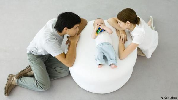 الرضع لا يقلدون حركات وإيماءات الكبار