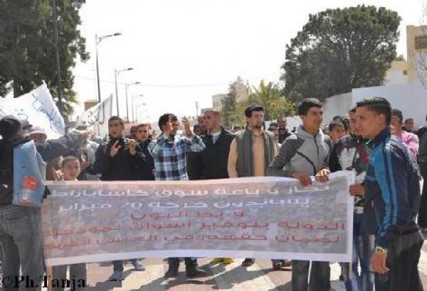 باعة سوق كسبارطة يحتجون على منعهم من البيع في الشارع‏