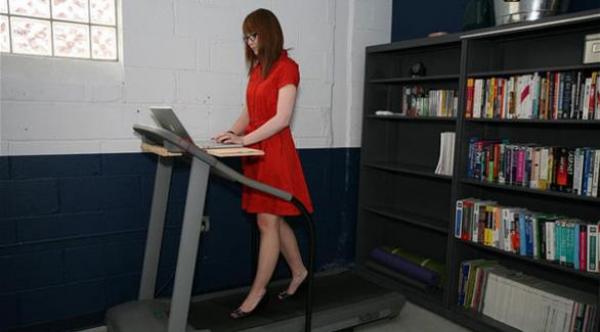 الوقوف 3 ساعات يومياً يعادل 10 سباقات ماراثون