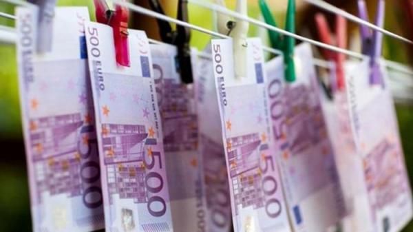 شاب يعثر على 100 ألف يورو «طافية» على سطح نهر الدانوب