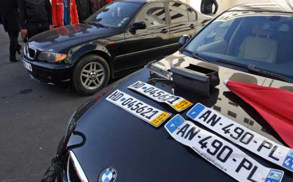 تنسيق أمني يطيح بشبكة لتزوير وثائق السيارات