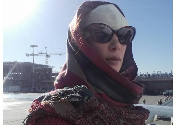 بوداع حزين ...  لبنى أبيضار تغادر المغرب 48 ساعة بعد تهديدها بطلب اللجوء السياسي في فرنسا