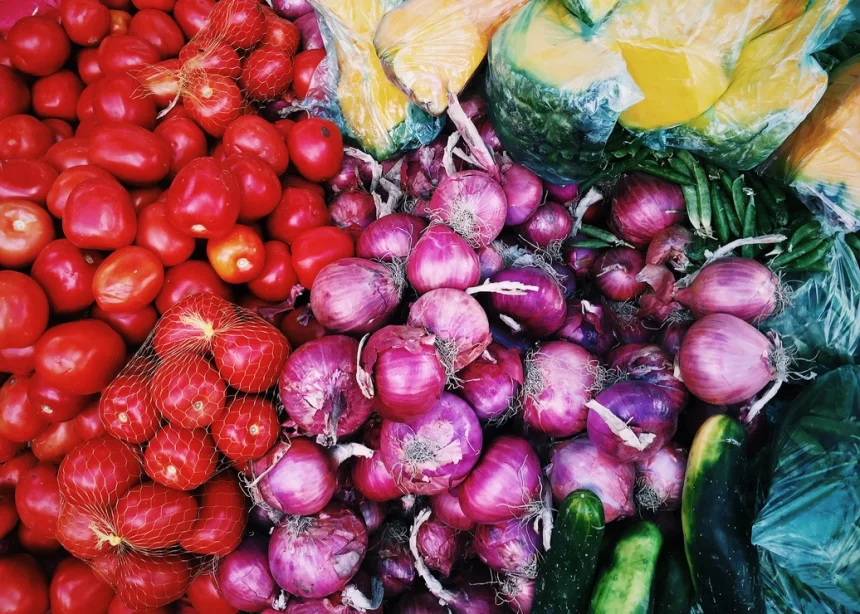 دراسة : البروتين الحيواني يُنقذ حياة الأطفال.. والنباتي يُطيل عمر كبار السن