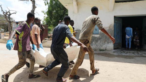 مقتل 17 شخصا وإصابة 28 آخرين جراء انفجار سيارة مفخخة قرب مطار مقديشيو